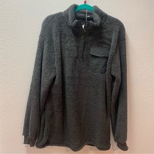 NWOT Womans Lg Fuzzy Sweater